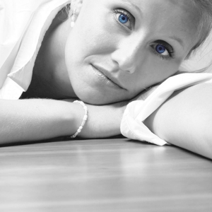 Liane-3-sw-blue.jpg