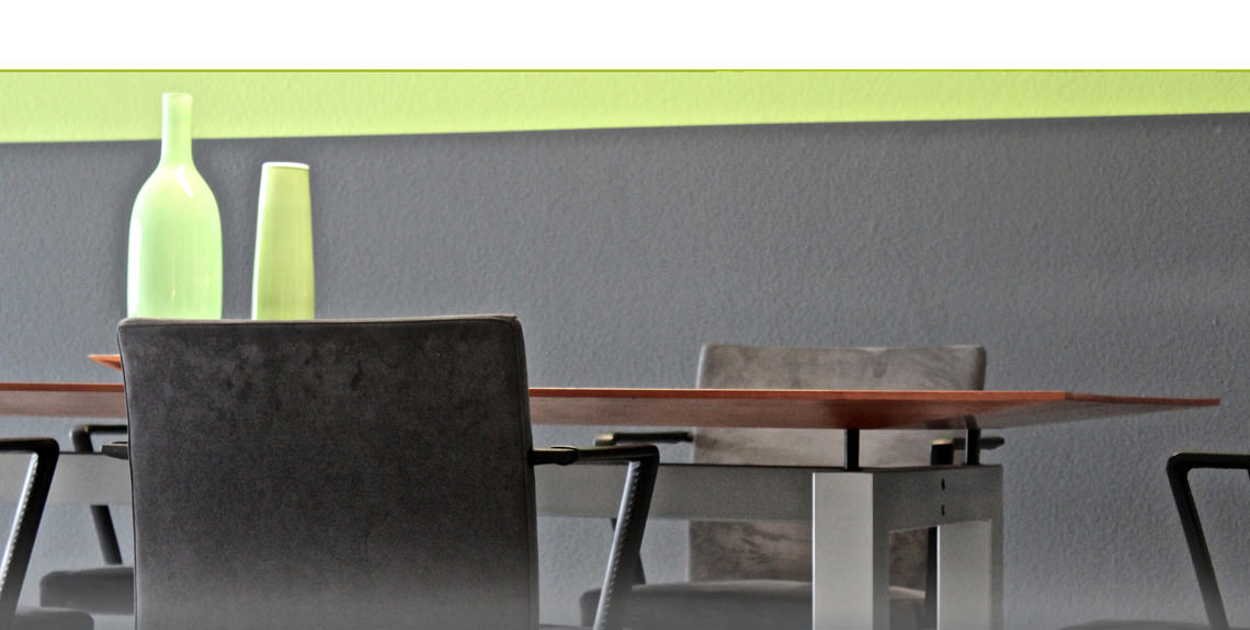 Tisch in den Räumen der Designagentur schiegl